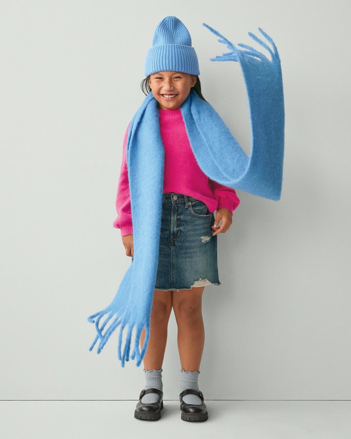 Instagram post by @zoeerianna for GAP. Caption reads: @zoeerianna dreams big.

The 9-year-old recording....