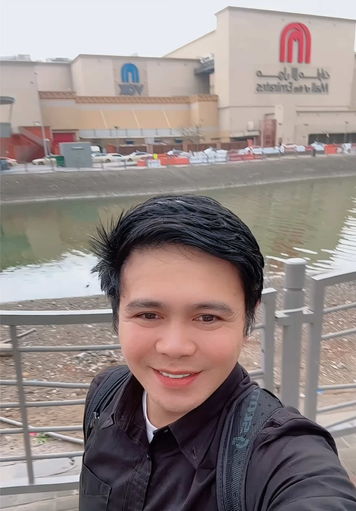 TikTok post by @milodelosreyes for Pakistan Tehreek-e-Insaf. Caption reads: #pak ❤️ #pinoy 😜 #famous #park #pashtopoetry....