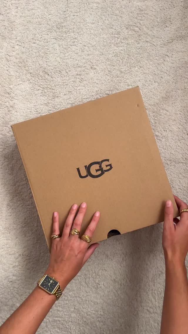 Instagram post by @inescaldo for Spartoo. Caption reads: ugg season 🍂🐻🤎.