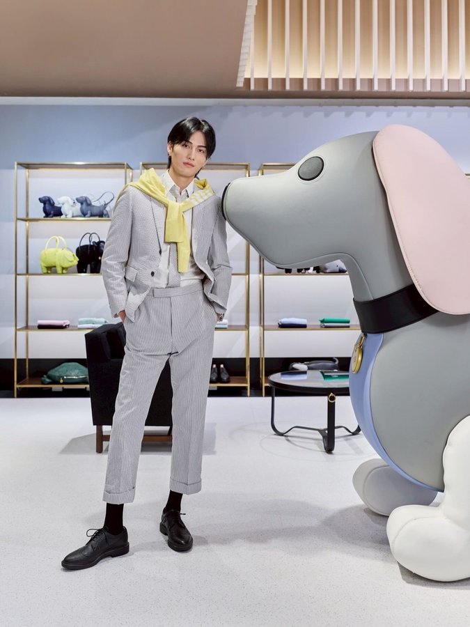 Instagram post by @shuzo___3120 for Thom Browne. Caption reads: Thom Browneの新作サマーカリキュラムコレクションを見れるポップアップが伊勢丹新宿メンズ館で....