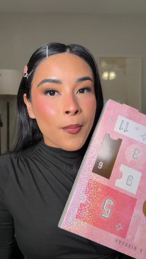 Instagram post by @makeupbyrosangel for Five Below. Caption reads: Calendario de adviento de @fivebelow de $7 parte....