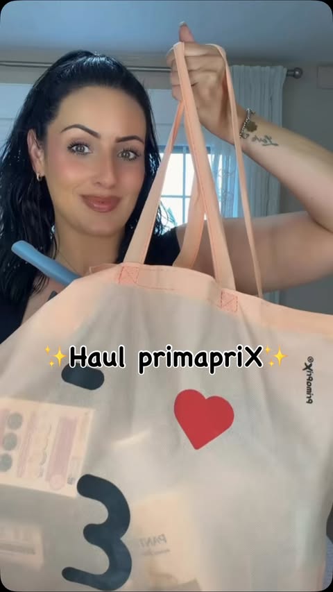 Instagram post by @sylvia_makeup86 for Primaprix. Caption reads: [...] Unboxing de mi tienda favorita 🛍️ 🛒....