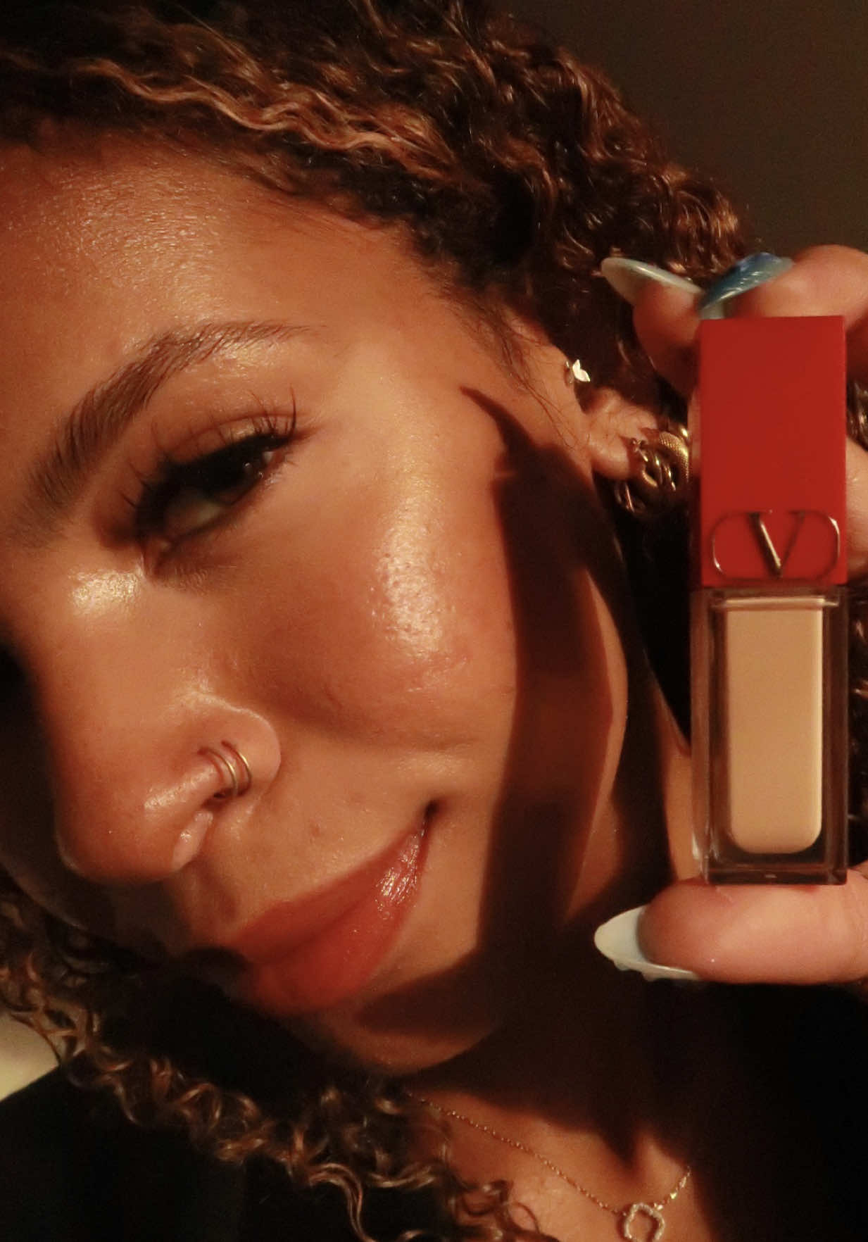 TikTok post by @cheygyal for College Fashionista. Caption reads: [...] It blended out so seamlessly 😍  @College....