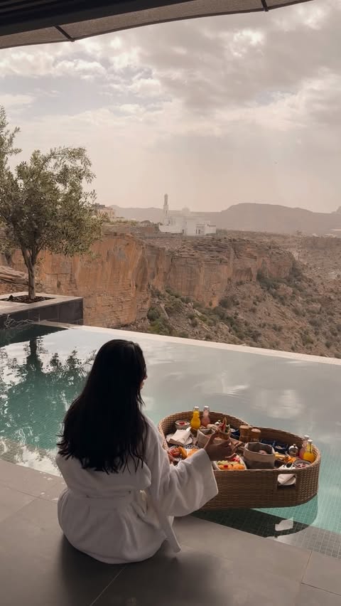 Instagram post by @thenaeema for Hotel Indigo. Caption reads: Was a wonderful weekend @hotelindigojabalakhdar....