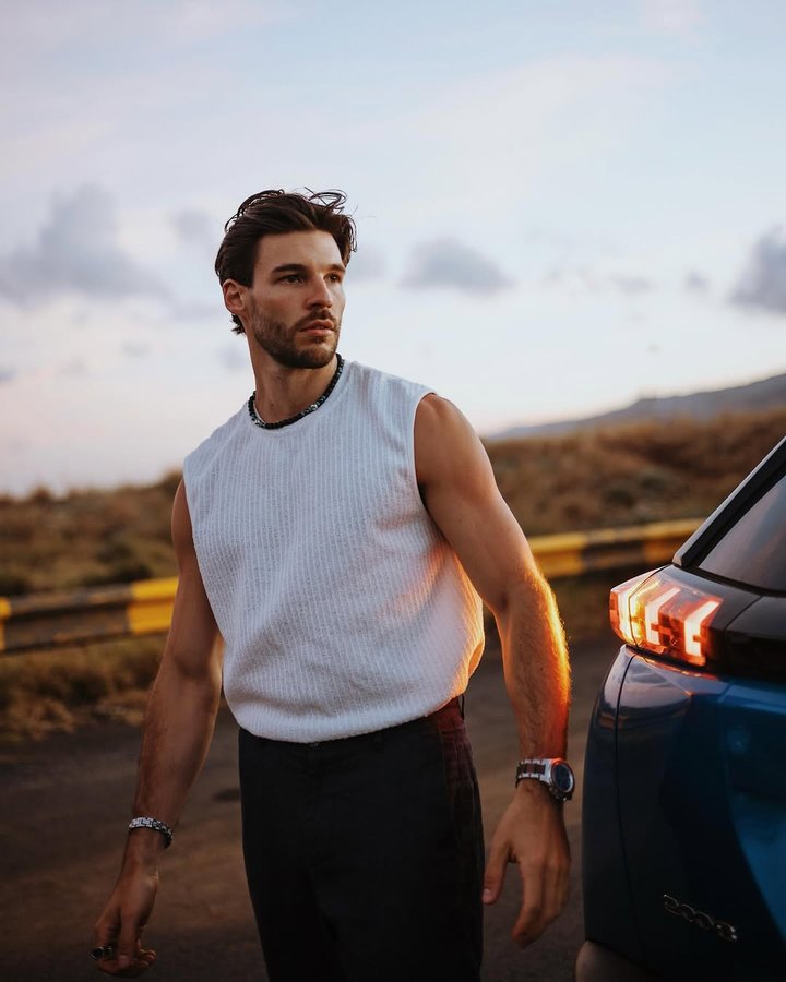 Instagram post by @philippgelter for Holzkern. Caption reads: Shooting for @holzkernwatches in Madeira ⌚️🌴🏎️....
