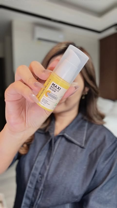 Instagram post by @annsnca for MS GLOW. Caption reads: [...] buat skin barrier + nyerahin muka?!....
