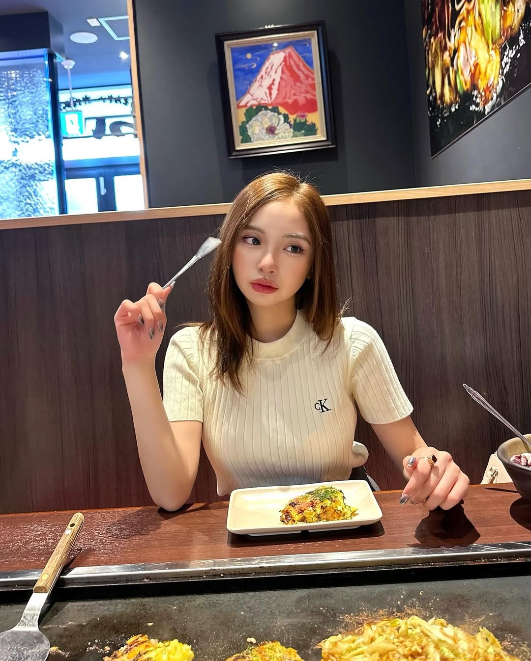 Instagram post by @_6yaka for lenssis jp. Caption reads: #PR @waizu_okonomiyaki....