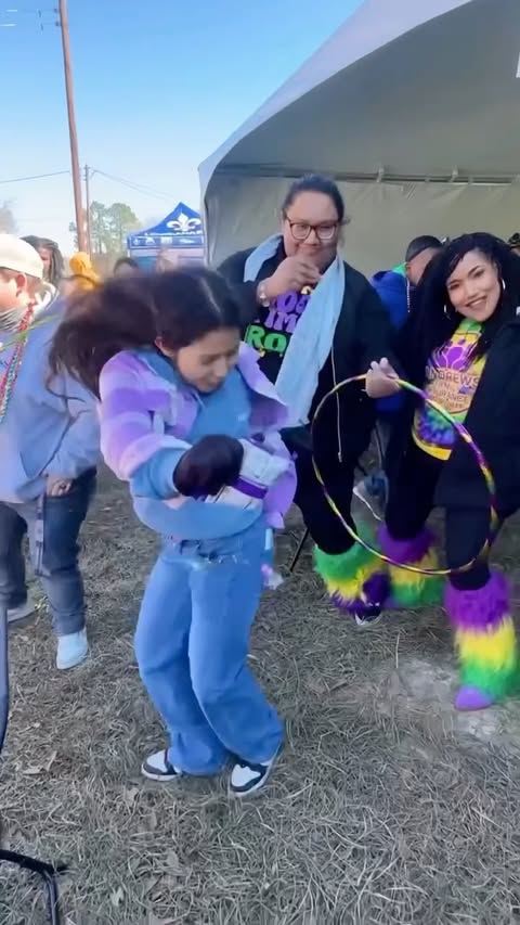 Instagram post by @fine.rich.auntie for Allstate. Caption reads: [...] up and showing out. 🤗....