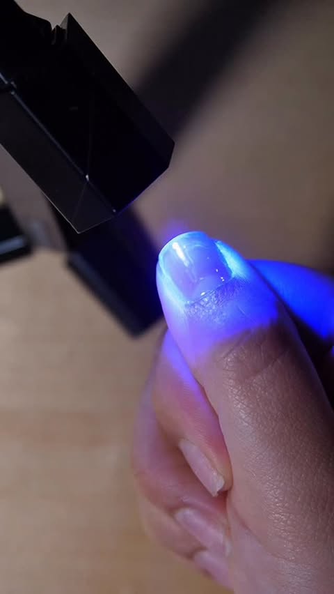 Instagram post by @nats_tutorials for Apres Nail. Caption reads: This is a crime scene, because the....