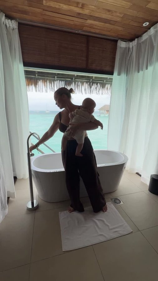 Instagram post by @abbeycholmes for QV Skincare. Caption reads: Holiday mode = activated … but when traveling with....