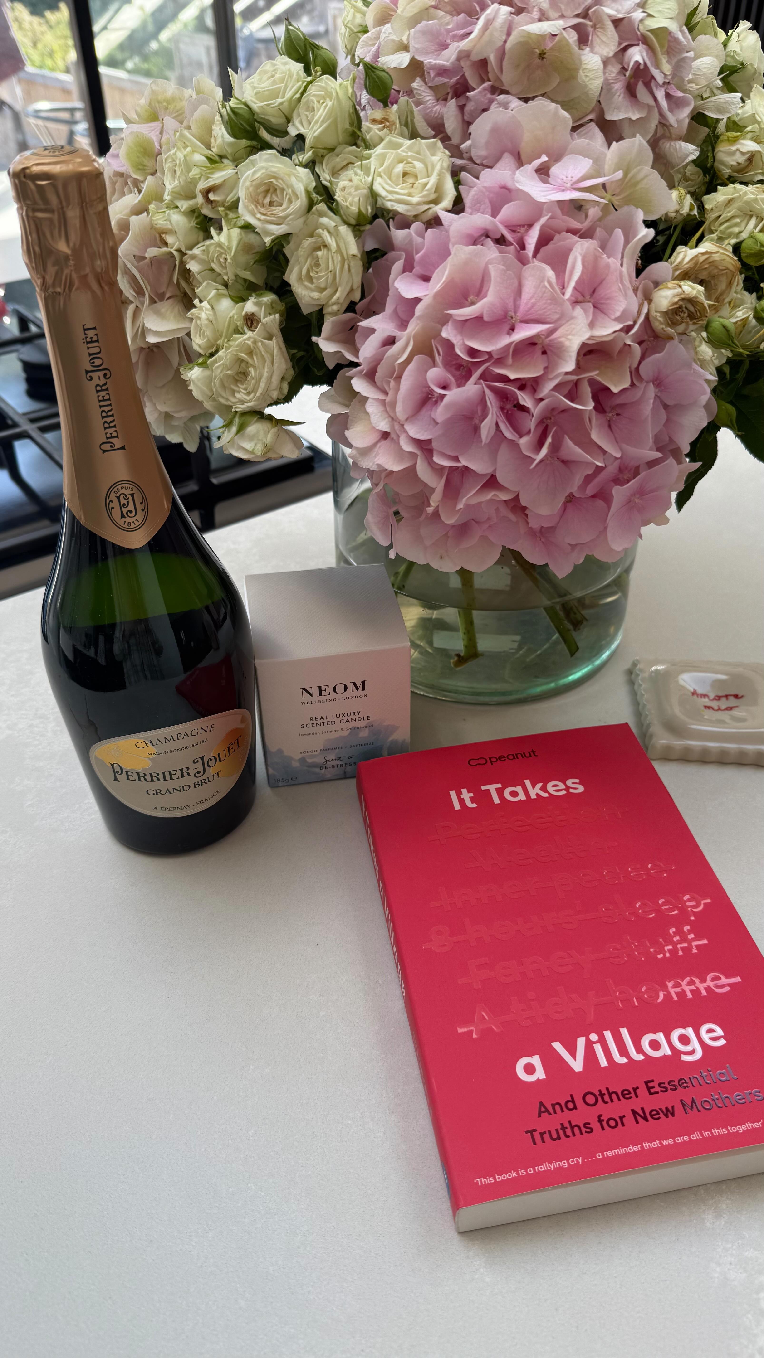 Instagram post by @molsmccarthy for Peanut App. Caption reads: It’s happening - first #prgift has arrived, thanks....