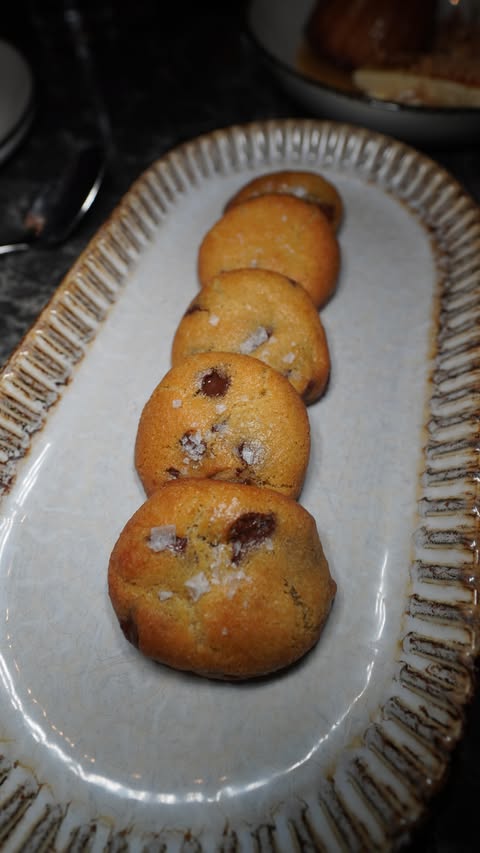 Instagram post by @sistersnacking for The Palm Beaches. Caption reads: [...] American restaurant #palmbeach....