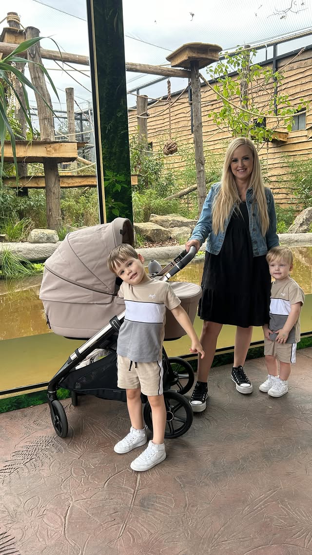 Instagram post by @jadelouisegx for Hertfordshire Zoo. Caption reads: Day at our fav @hertfordshirezoo 🦁🐻🦖🤎 Ad/PR We....