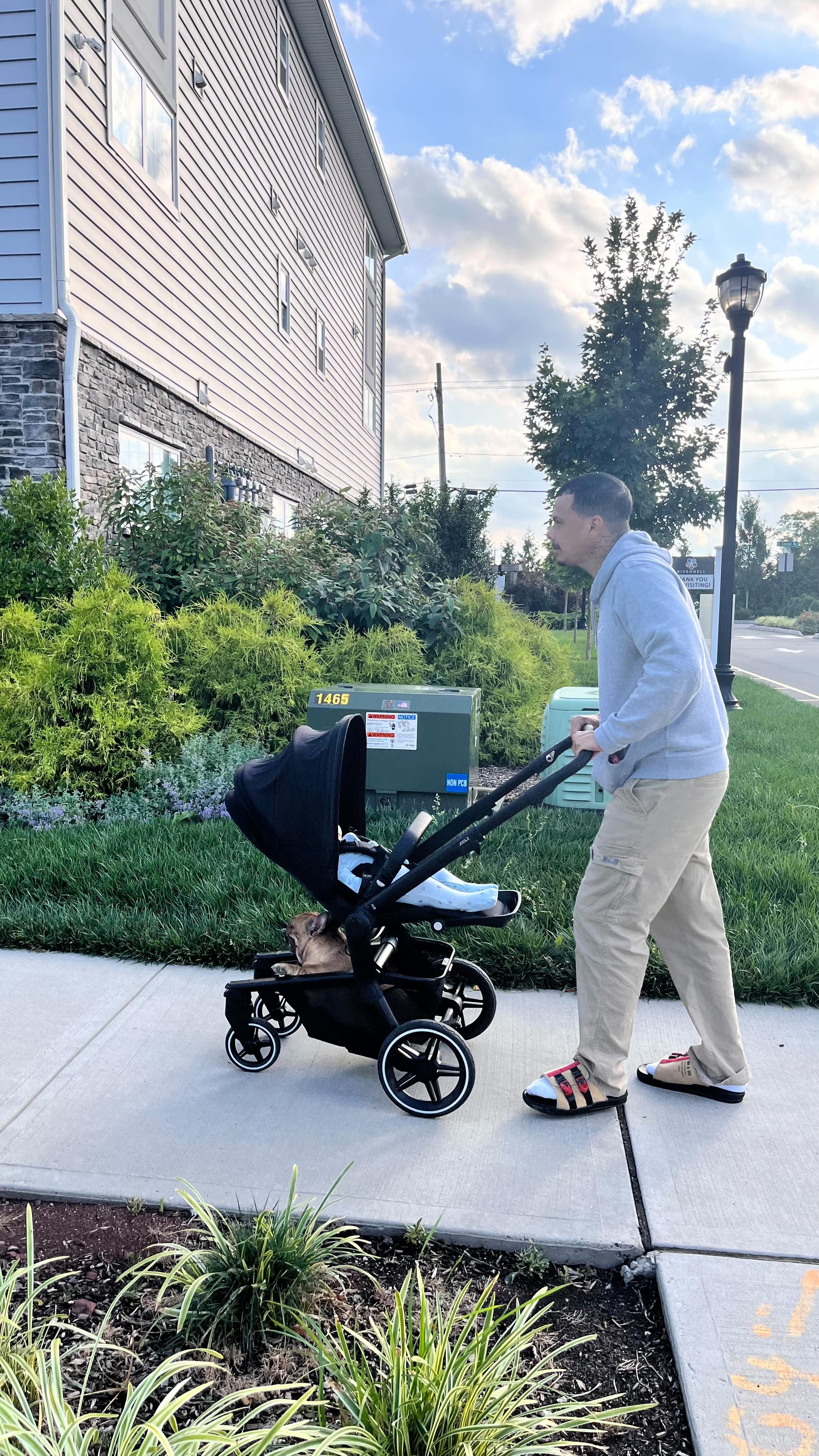 Instagram post by @kiwifrenchie for Joolz. Caption reads: Best buds 🤍🥹

#frenchie #dogandbaby....