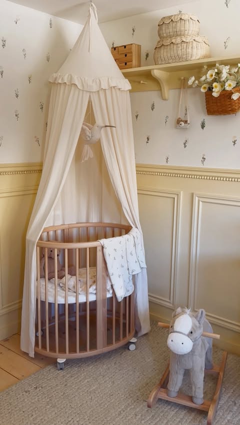Instagram post by @hannahslittlecottage for Stokke. Caption reads: [...] baby and I’m SO excited. 🤍 We chose the....