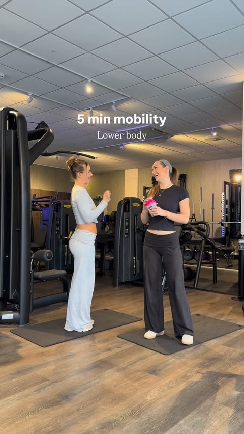 Instagram post by @zoandemfit for Women's Best. Caption reads: 5 min lower body mobility 🧘🏼‍♀️ (beginner vs....
