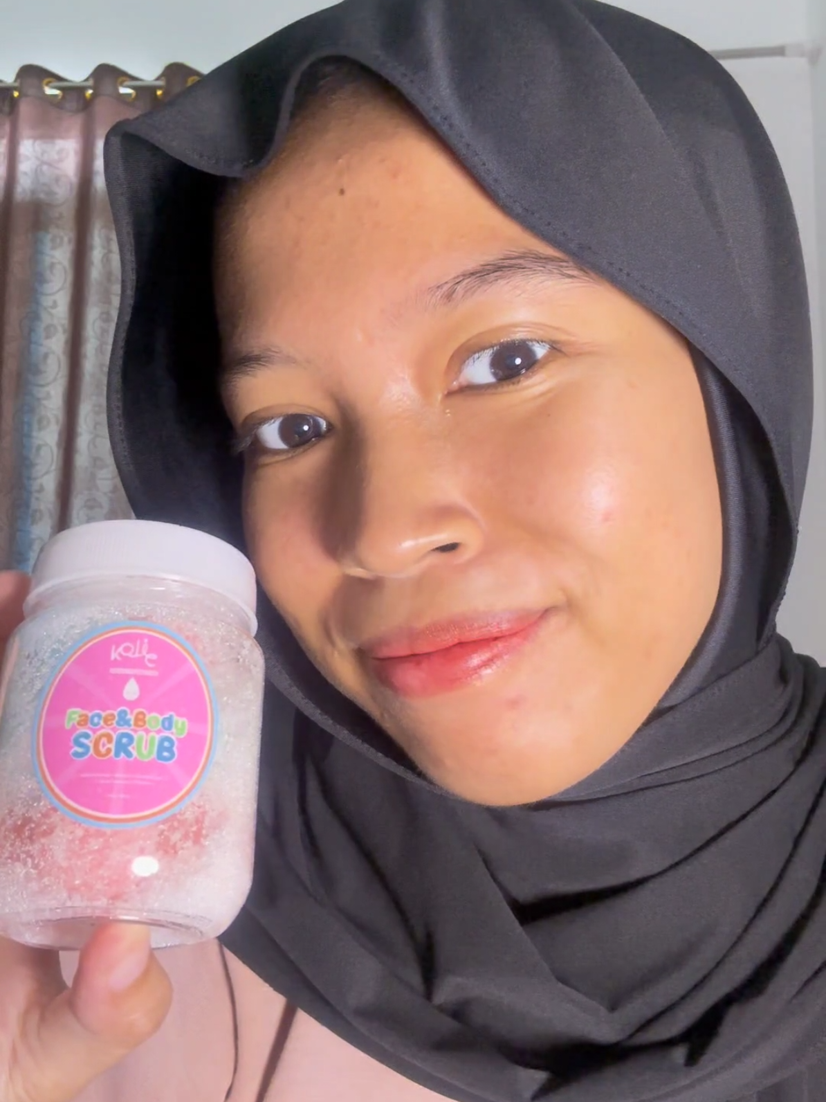 TikTok post by @xyme.dytaa for Kojic Plankton Original. Caption reads: [...] bener ga sakit pake scrub dari....