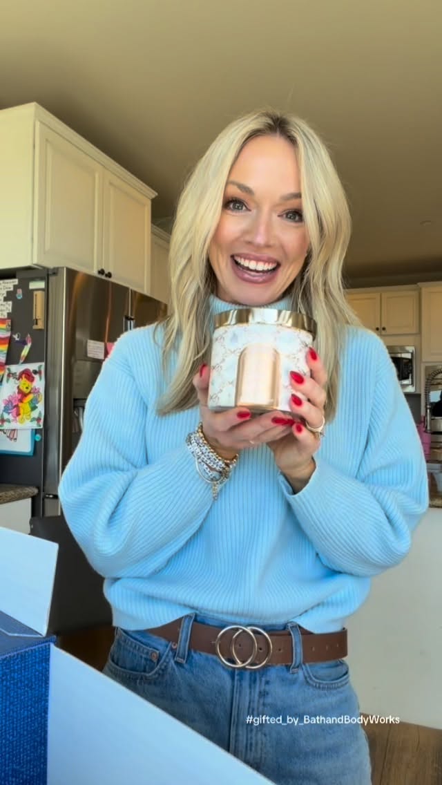 Instagram post by @afterhourswithamanda for Disney Style. Caption reads: [...] - thank you to them and @disneystyle for....