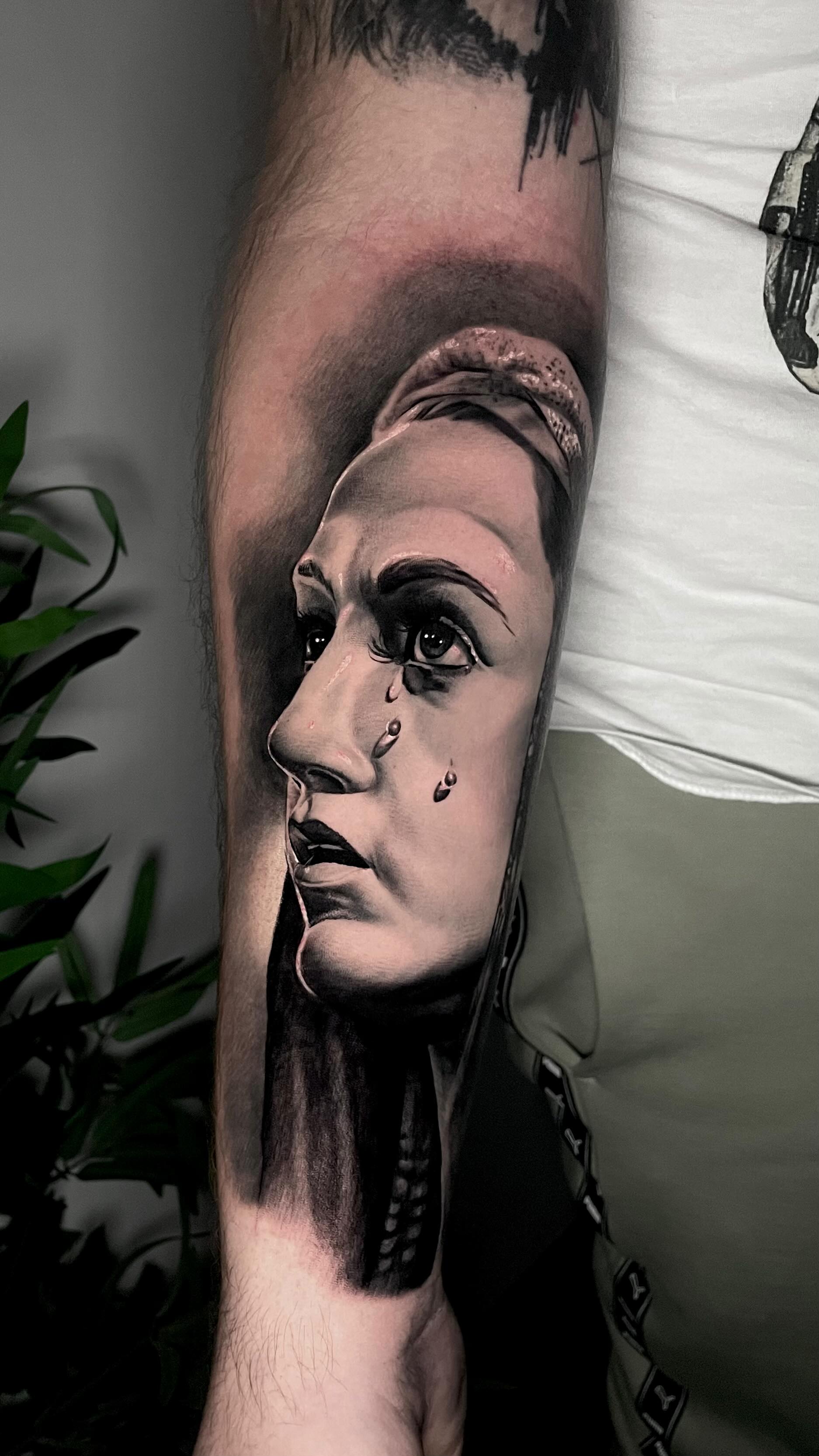 Instagram post by @bernardelazaro for EZ Tattoo Supply. Caption reads: Tattoo Virgen 🙏🏻

Quieres tatuarte ? Escribe un....