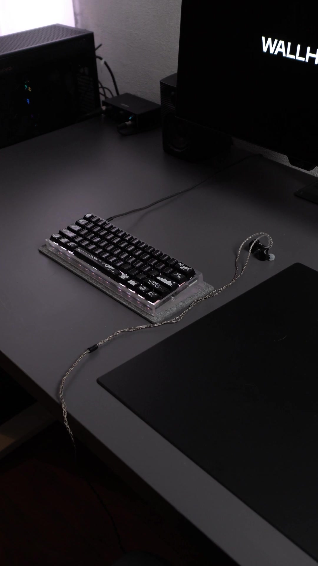 TikTok post by @hakureviews for Cerakey. Caption reads: [...] Studio. Thanks a lot for @kbdfans and....