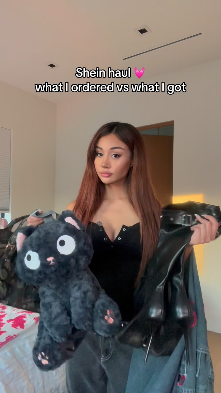 Instagram post by @starabelar for Cuccoo. Caption reads: [...] the cutest? 👛 @sheinofficial @shein_us....