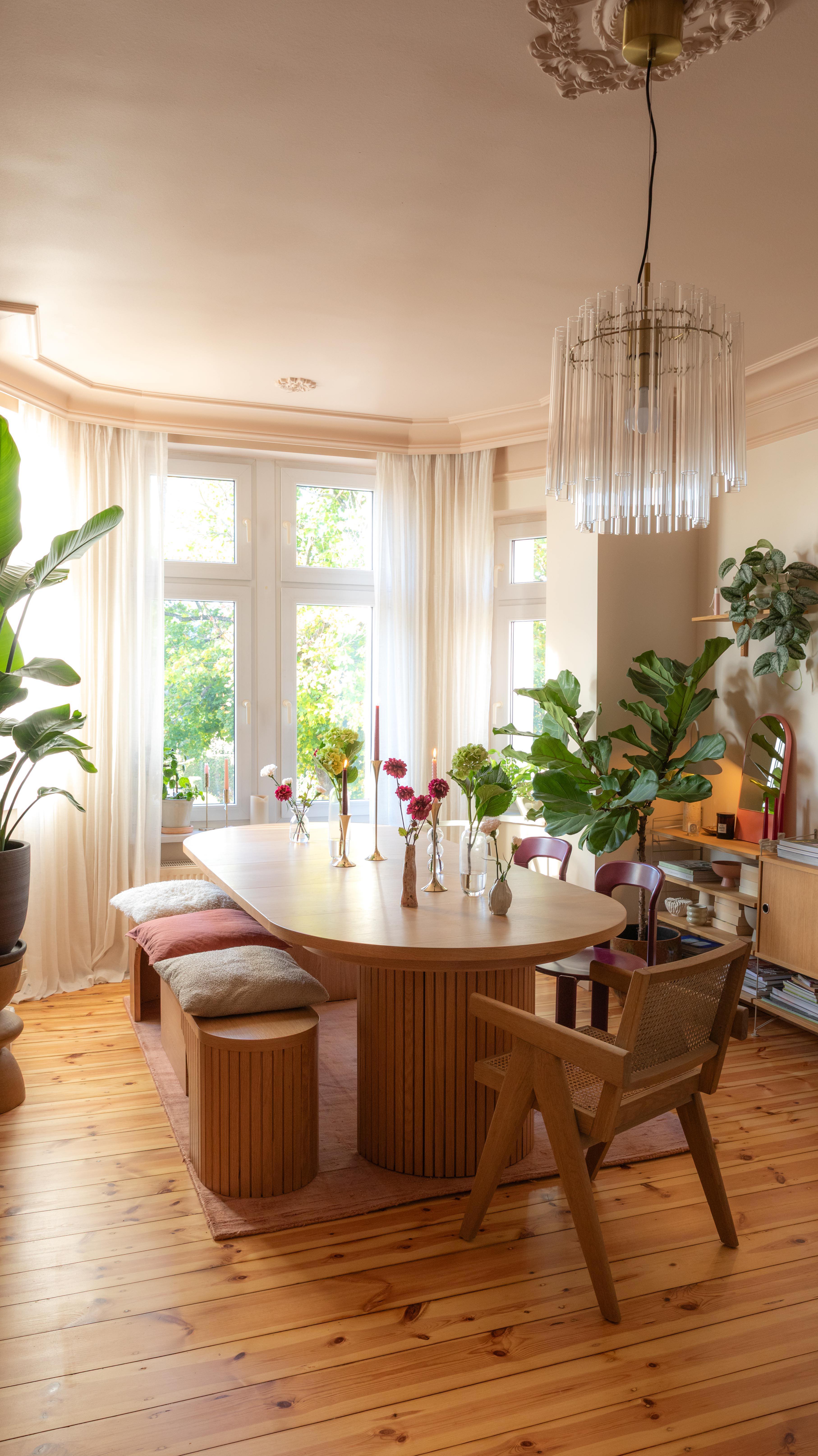 Instagram post by @caropeony for Transformer Table. Caption reads: Proof that smart design really does change....