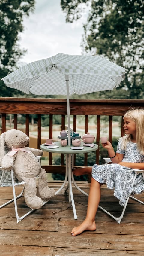Instagram post by @natalie.anne.white for Best Choice Products. Caption reads: Ok I am in absolute love with this new table and....