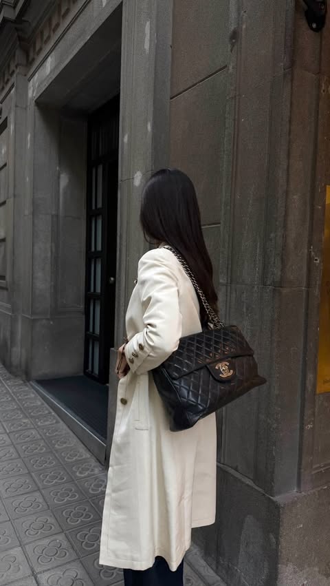 Instagram post by @andreabenhamou for LONGCHAMP. Caption reads: Publi. 4 looks 1 bolso de @longchamp 🙊🫶🏼....