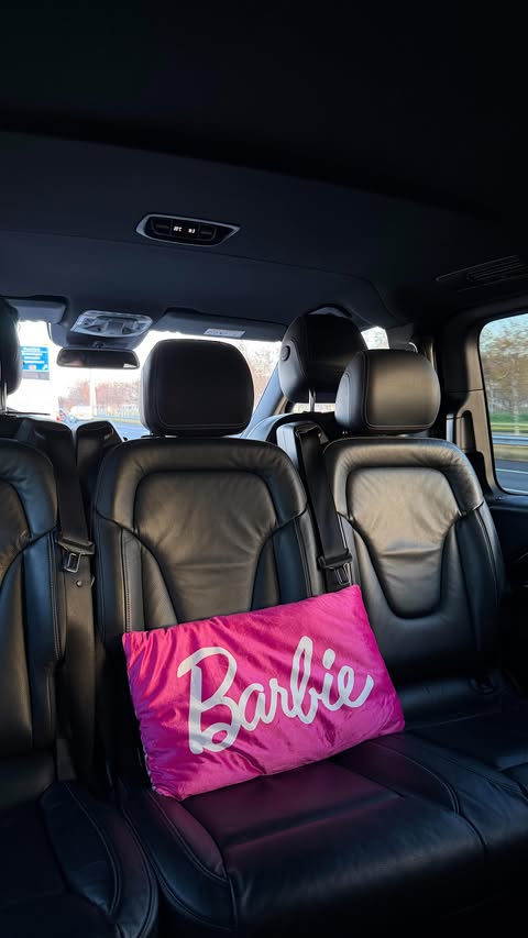 Instagram post by @emmie_bournot for Barbie. Caption reads: [...] l’aventure commence !!! 🤗✨🎀 @mattel....