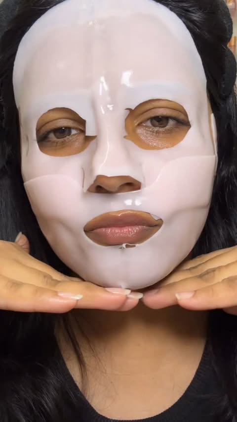 Instagram post by @honeybeareviews for KEYTH. Caption reads: [...] hydration. The PDRN and Collagen in this....