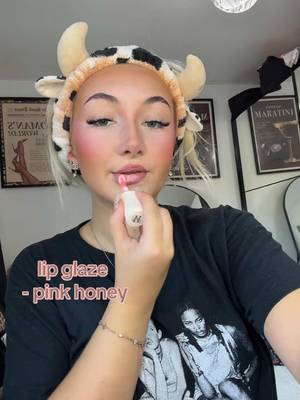 TikTok post by @itssocomplikatied for Peaches & Cream. Caption reads: [...] #lashes #suntint @PINKHONEY @Peaches & Cream....