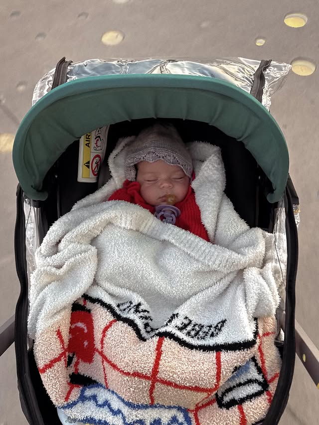 Instagram post by @mervehifa for Doona. Caption reads: Hifadaily 🪽👼🏻🌹🤍

•
•
•
markaadıgeciyor....