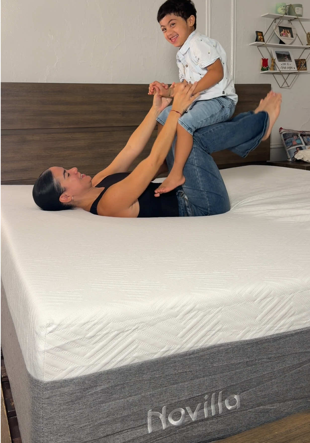 TikTok post by @lissandragarabito for Novilla. Caption reads: @Novilla 🛌💤 #memoryfoammattress [...].