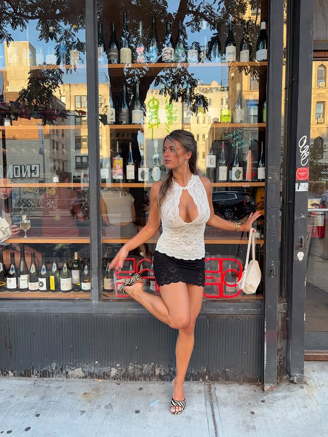 Instagram post by @isabella.lauren for DSW Designer Shoe Warehouse. Caption reads: just a girl who’s never not in heels @dsw #ad.