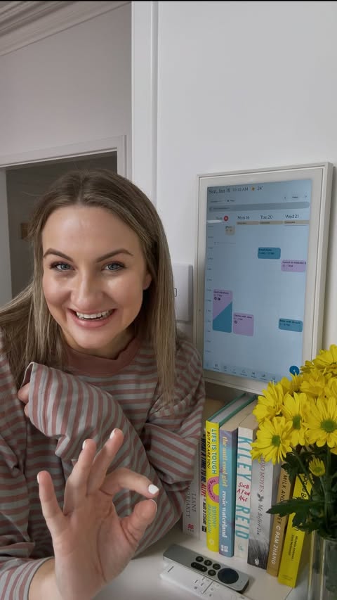 Instagram post by @alisha.aitkenradburn for Skylight Frame. Caption reads: How do you keep track of everything? To-do lists....