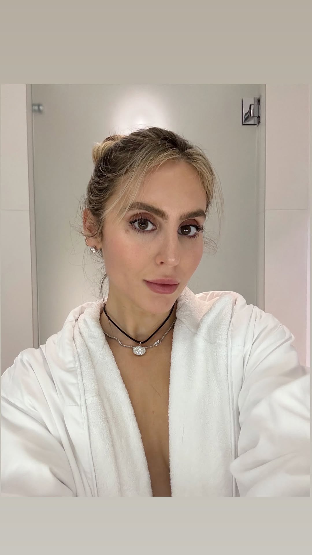 Instagram post by @itsjennarennert for ARDELL Beauty. Caption reads: #ad Spoiler alert: 10/10 could apply in a moving....