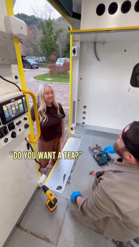 Instagram post by @kimmieandjohn for Waterdrop Filter. Caption reads: We’re literally obsessed 🫶🏼💦❤️💫👇🏽

Are you....