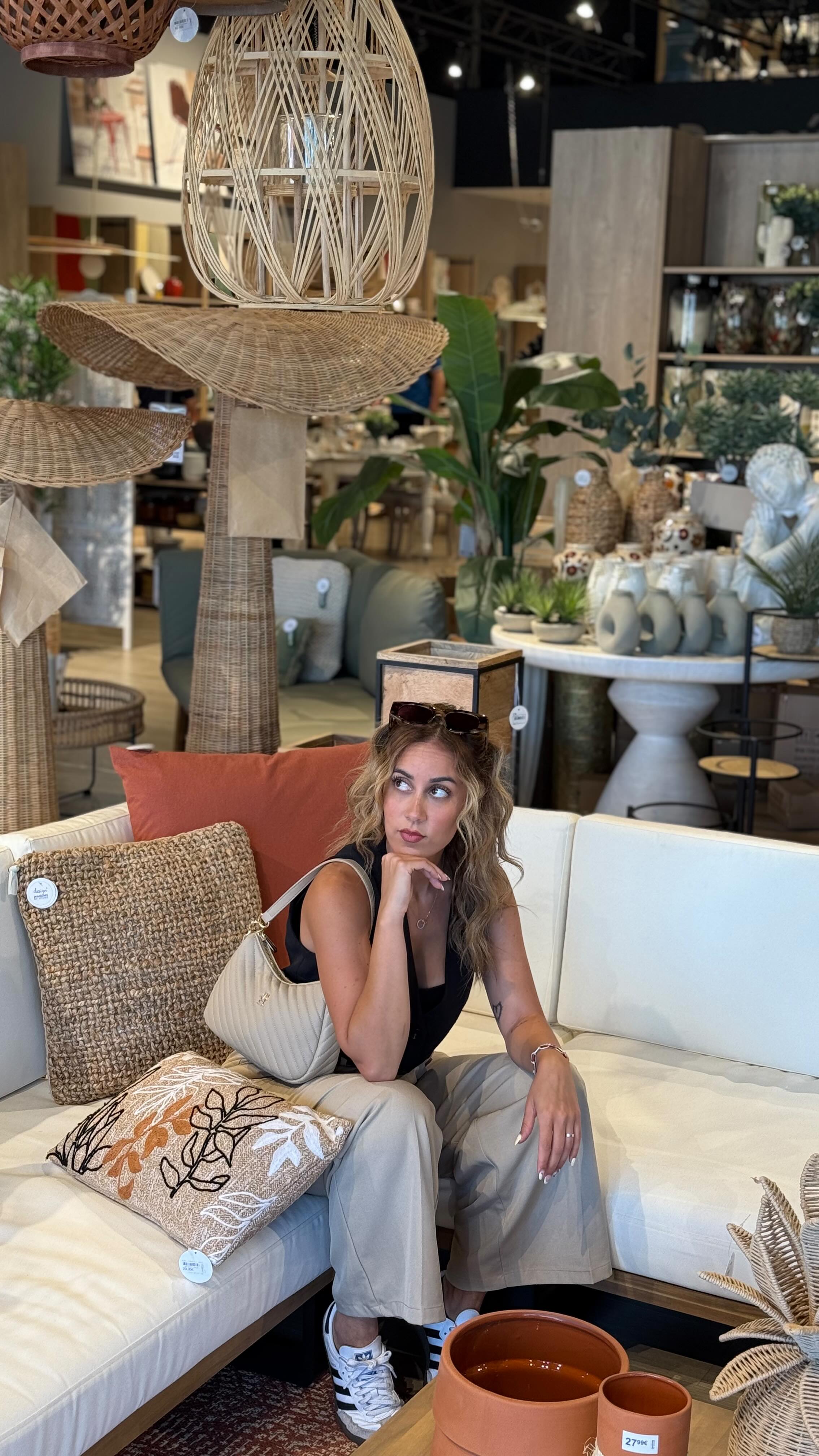 Instagram post by @wandermumnuria for Maxcolchon. Caption reads: ¿FANS DE LA DECORACIÓN DEL HOGAR? 🏠 

Aquí os....