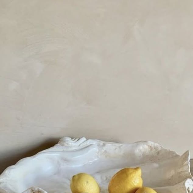 Instagram post by an influencer for H&M. Caption reads: [...] in the city, heatwave edition @hm ☀️🍒.