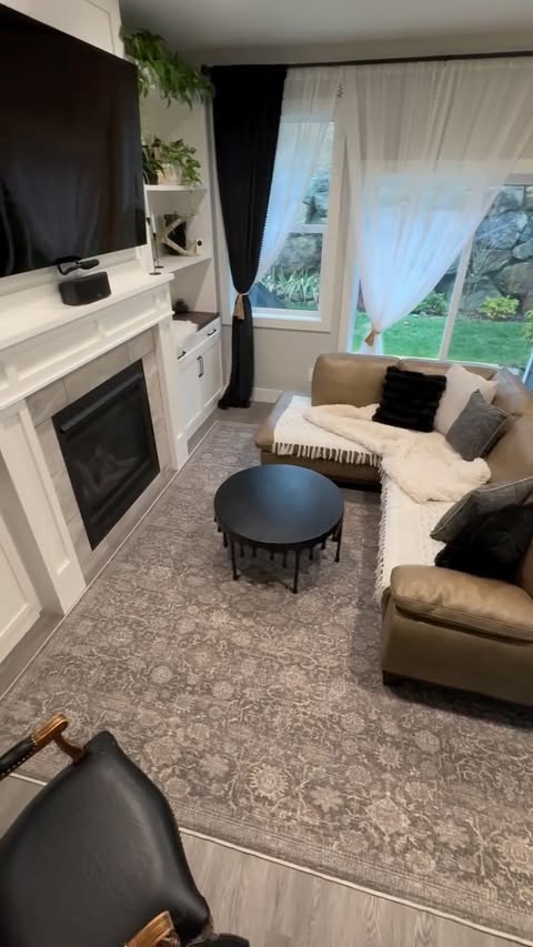 Instagram post by @thatgirl.nataliabae for Tumble Circus. Caption reads: Because our pets are family… and the holidays are....