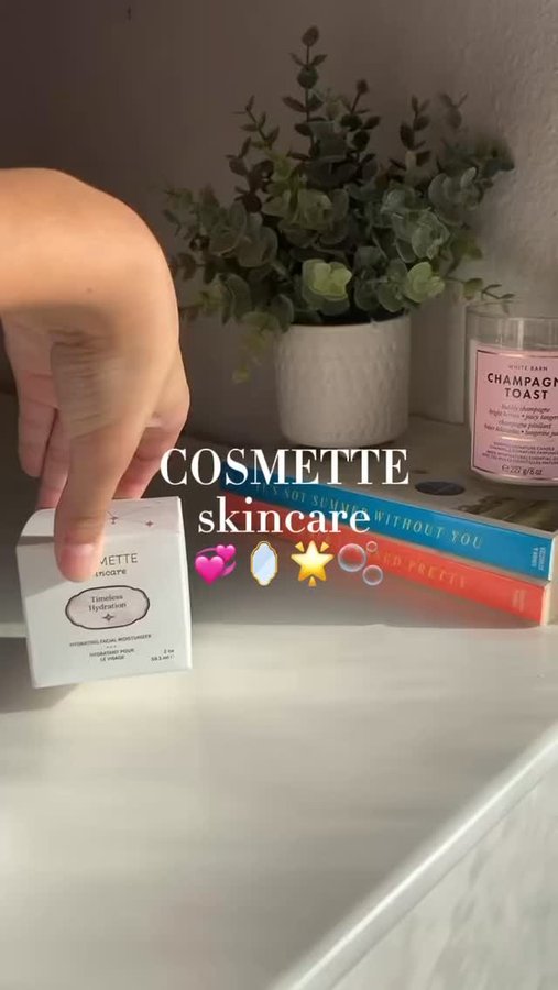 Instagram post by @kaygerardoo for Cosmette Skincare. Caption reads: tysm @cosmetteskincare for this amazing products I....