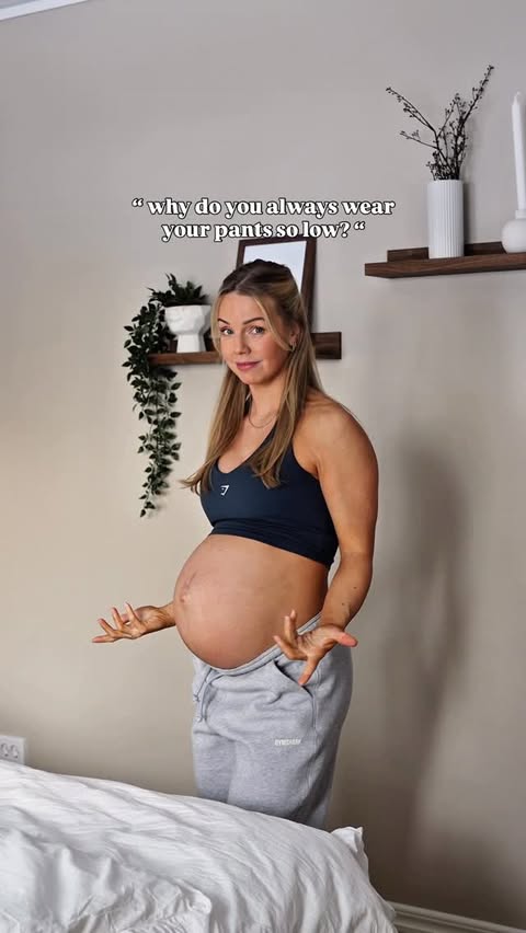 Instagram post by @deniceemoberg for Gymshark. Caption reads: [...] In case you want discount: DENICE10 at....