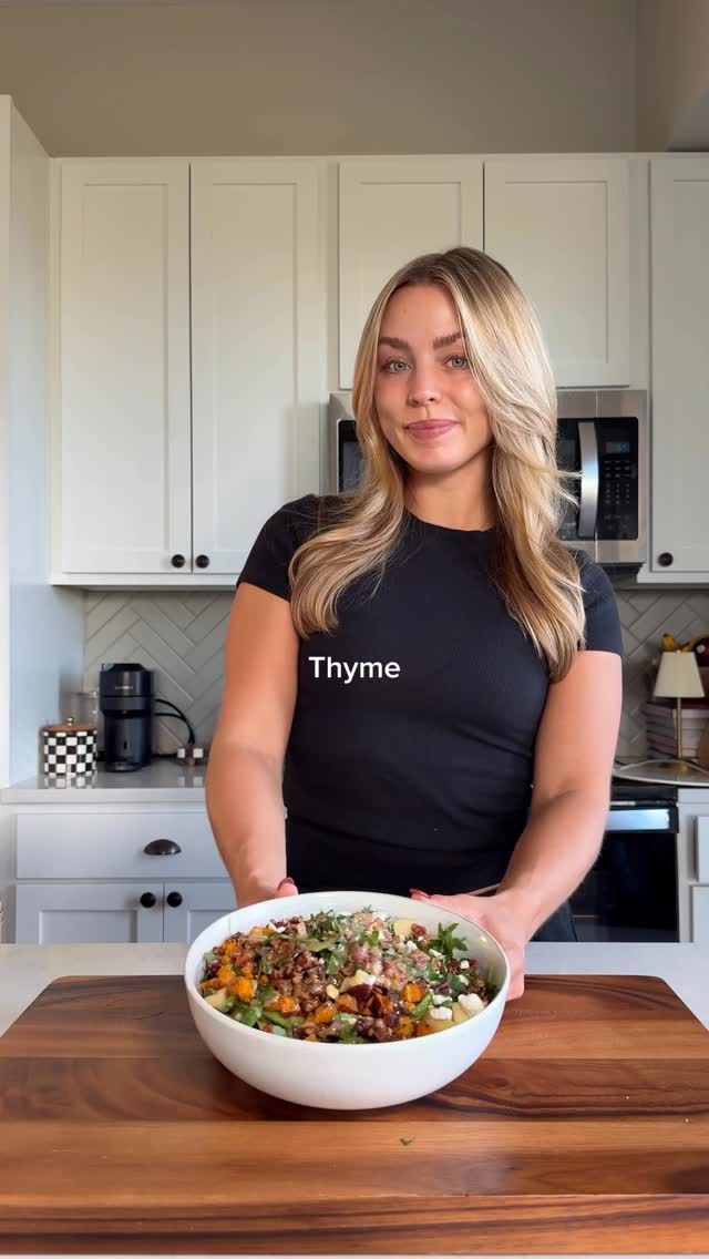 Instagram post by @ellie_teale for Fresh Thyme. Caption reads: I found everything for this fall harvest salad at....