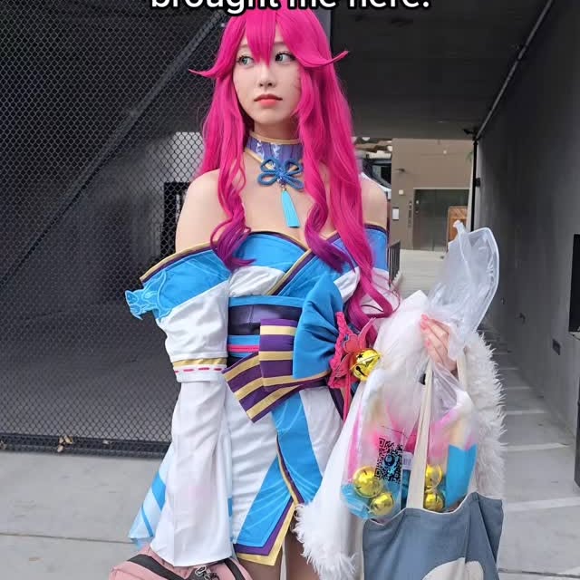 Instagram post by @dear.chuu for League of Legends. Caption reads: [...] to express how honored I felt when....