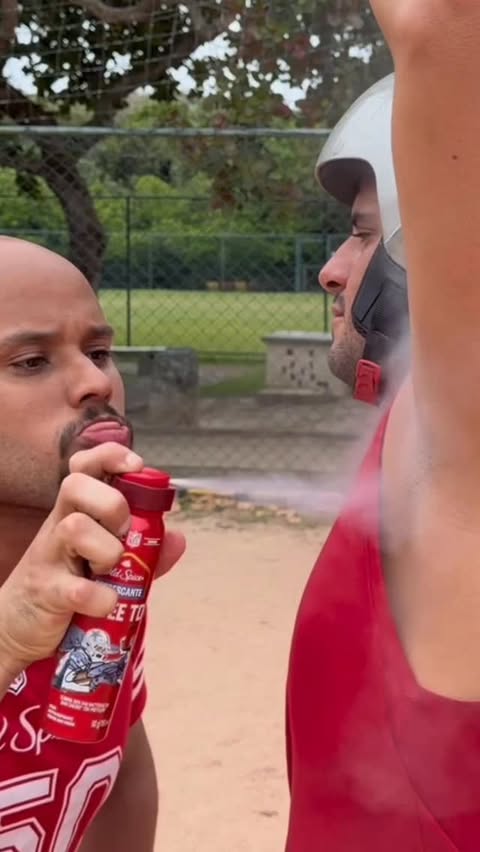 Instagram post by @calebedias for Old Spice. Caption reads: Chega de dar mole. Old Spice é DEFESA ABSURDA....