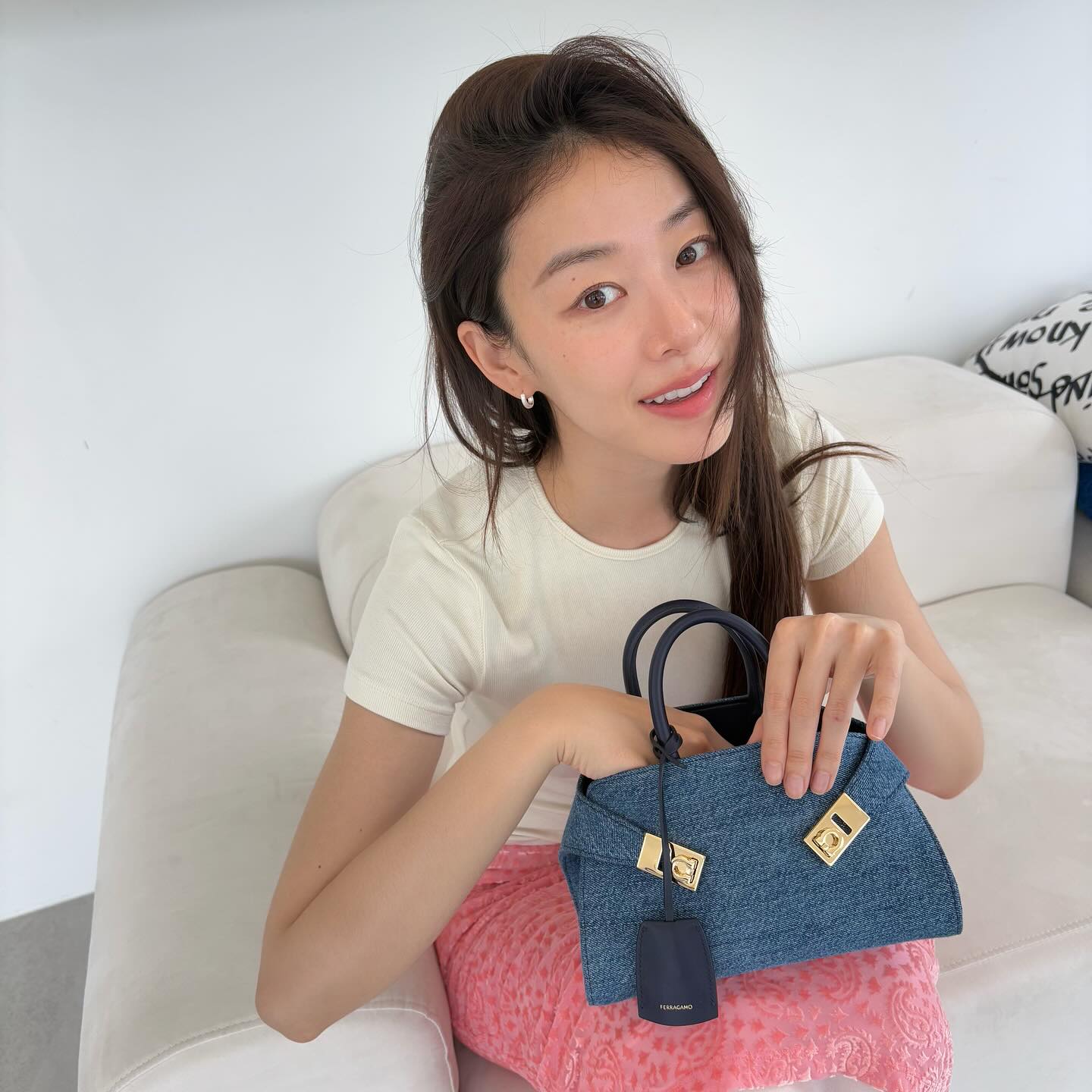 Instagram post by @jmyoungl for FERRAGAMO. Caption reads: 💙💙💗💙 #AD #Ferragamo.