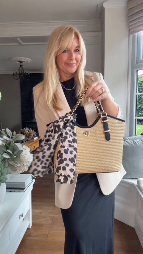 Instagram post by @lovestyle40 for Trinny London. Caption reads: [...] sandals @carvela ad/pr Lip reset kit....