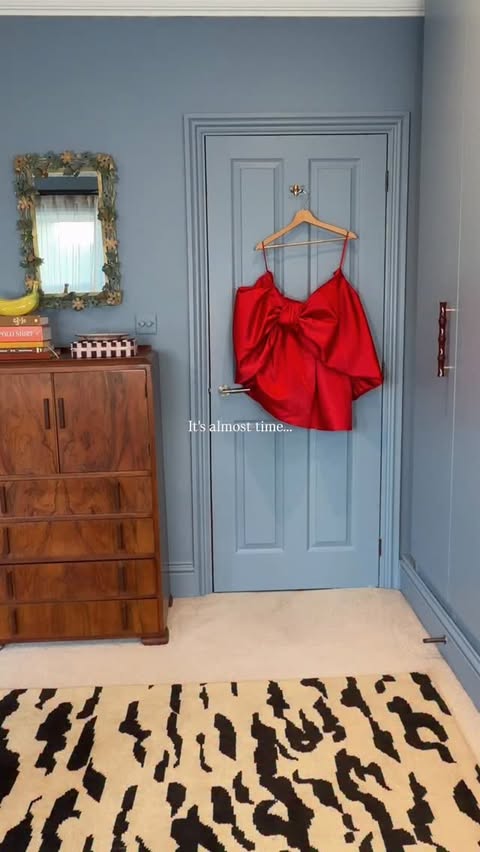 Instagram post by @alisonhopemurray for Stripe & Stare. Caption reads: The *infamous* big red bow top has been defrosting....