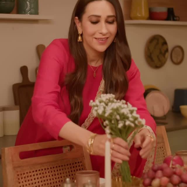 Instagram post by @therealkarismakapoor for Asian Paints. Caption reads: Itne saalon se inn deewaron ne humari yaadein....