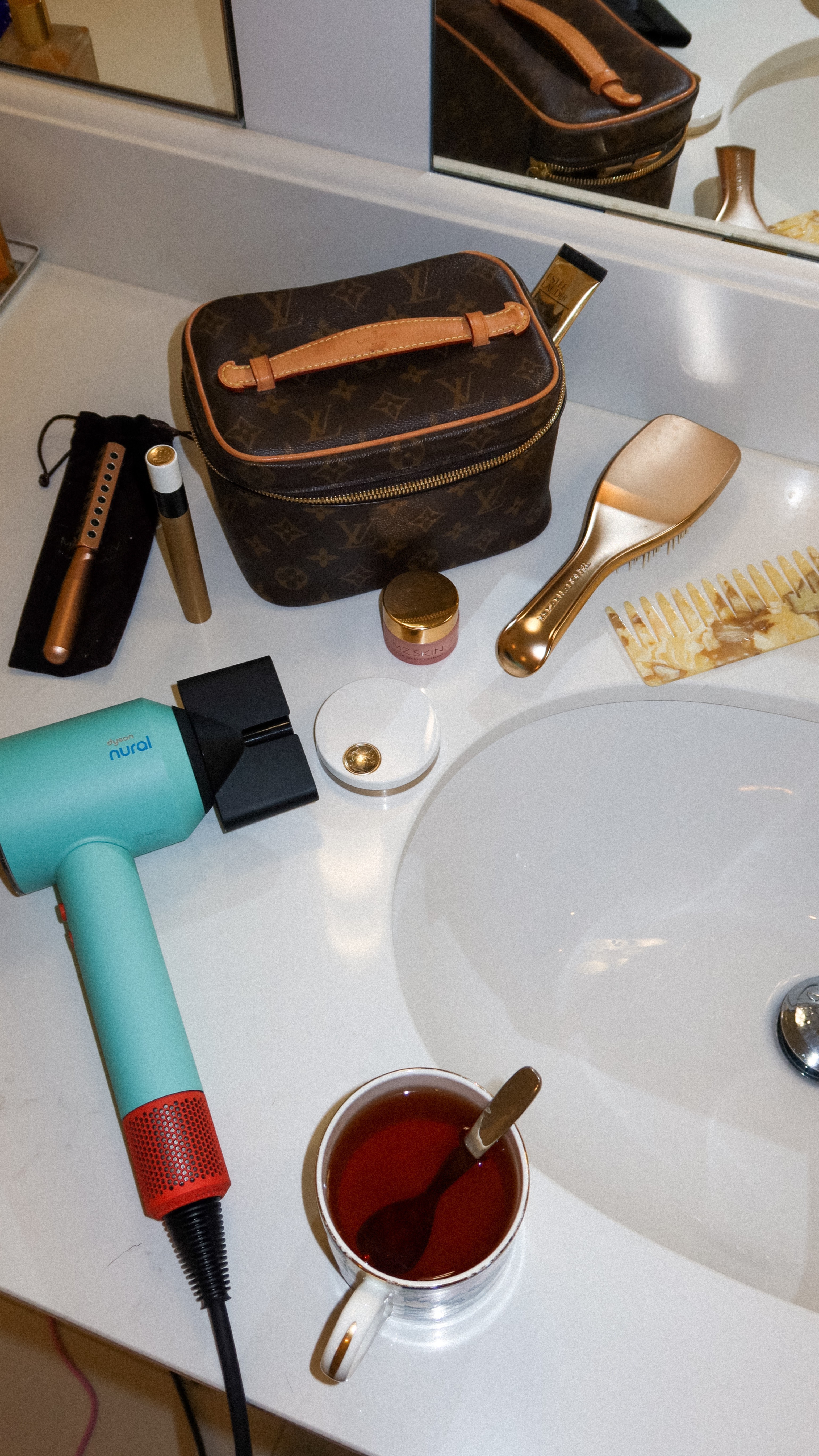 Instagram post by @regina.ryzhko for Kevin Murphy. Caption reads: blow.dry ✨
obsessed 
@kevin_murphy_ukraine.